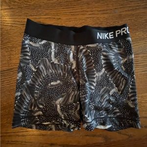 Nike pro shorts size small